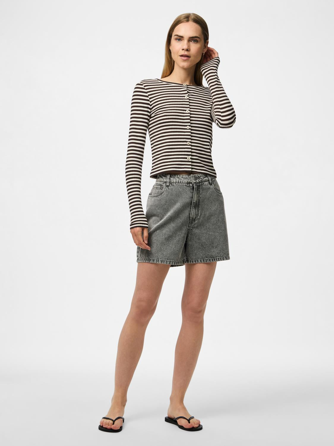 model_shot-front_full